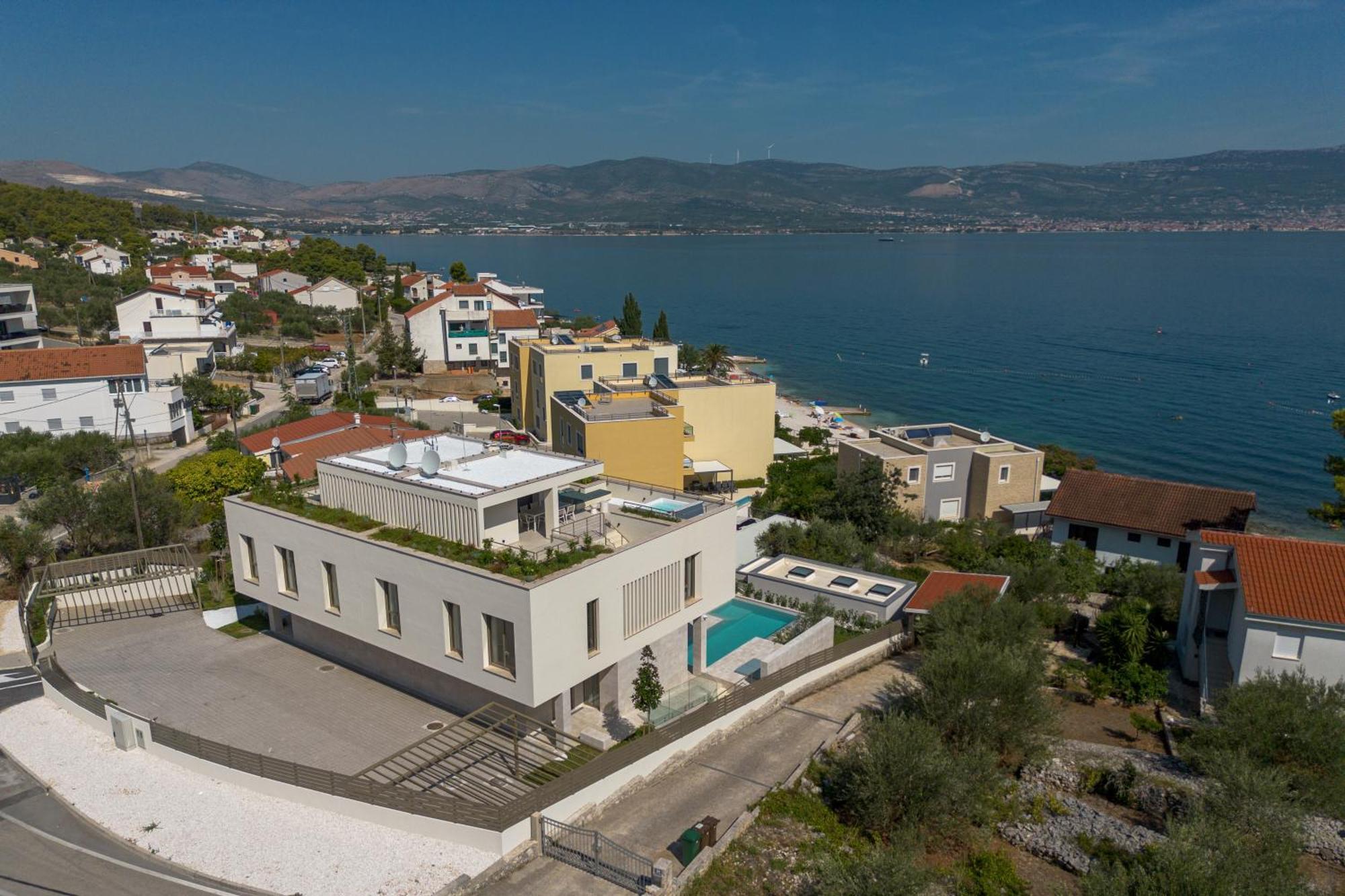Acadia Beach Villas & Apartments Slatine Exterior photo
